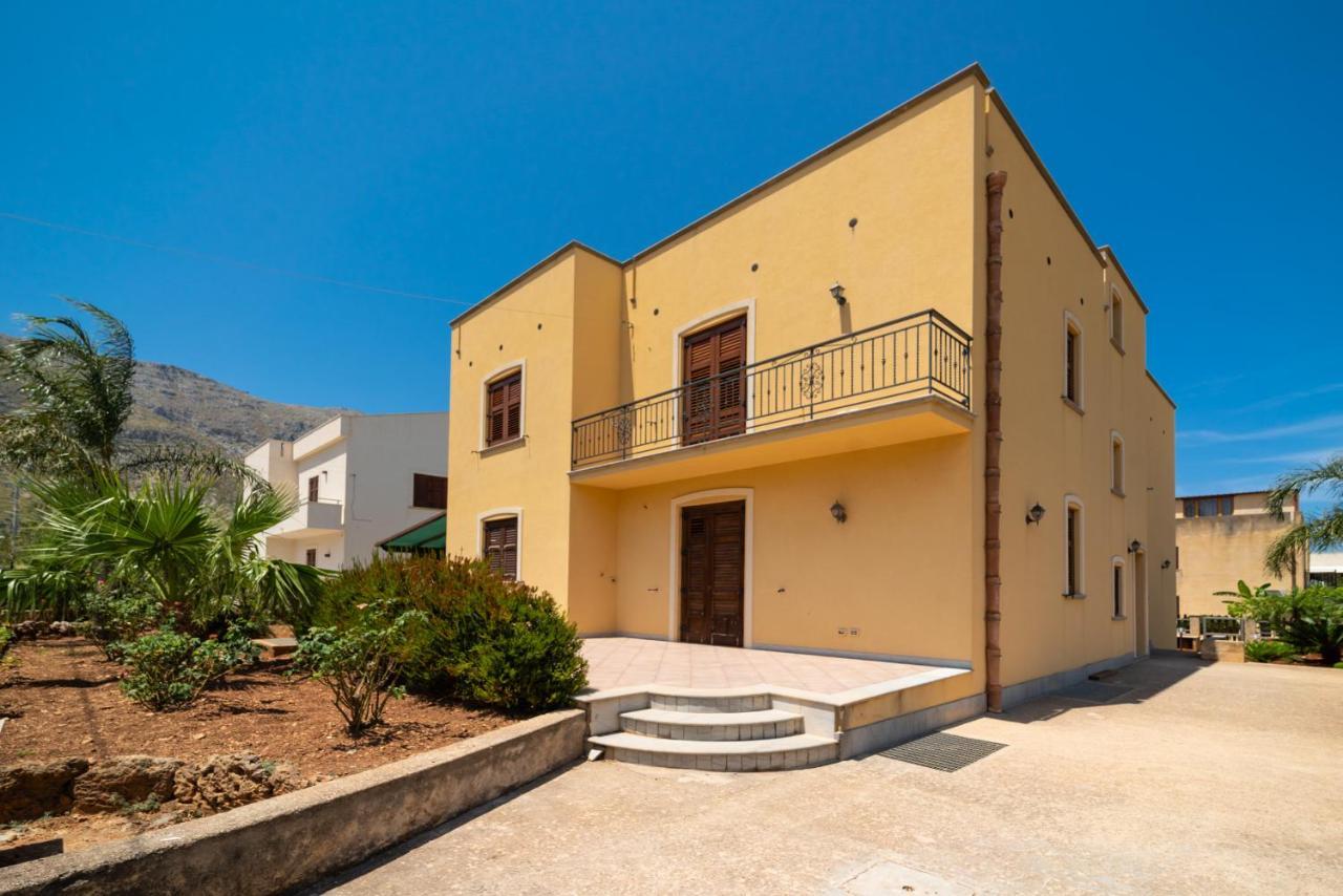 Perla Di Mare Appartamenti Castelluzzo Exterior photo
